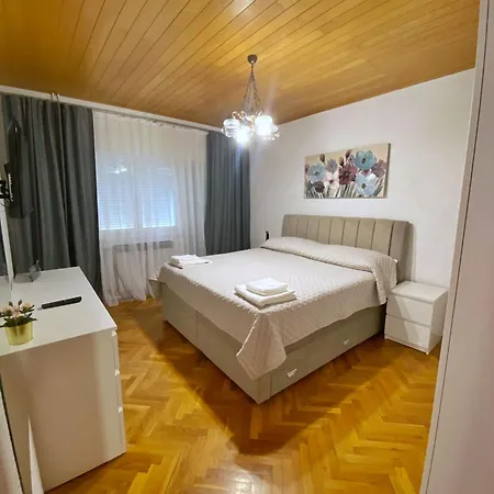 Апартаменты Ana *